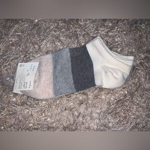 Neutral Striped ankle
Socks 3 pack NWT